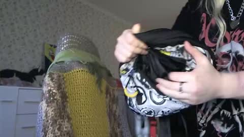 Snapshot of fairydreams_ chatting on 10/15/25, 02:50 Arisha online show from 10/15/25, 02:50