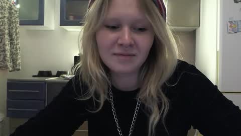 Snapshot of fairydreams_ chatting on 10/18/25, 03:13 Arisha online show from 10/18/25, 03:13