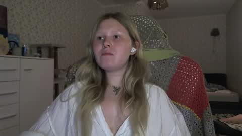 Snapshot of fairydreams_ chatting on 10/21/25, 05:24 Arisha online show from 10/21/25, 05:24