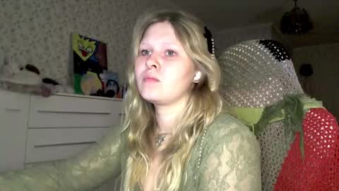 Snapshot of fairydreams_ chatting on 10/30/25, 06:52 Arisha online show from 10/30/25, 06:52