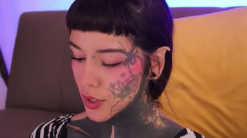 Snapshot of fairyflexxx chatting on 02/18/26, 05:09 Fairy online show from 02/18/26, 05:09