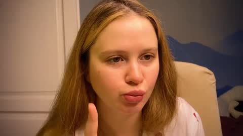 Ilona online show from 10/28/25, 07:45