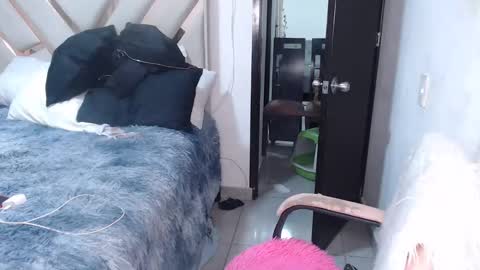 Snapshot of fairylatin chatting on 09/19/25, 01:18 fairylatin online show from 09/19/25, 01:18