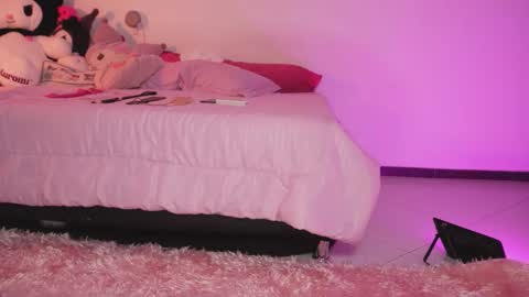 Sara  REMEMBER TO LEAVE A THUMB UP online show from 11/11/25, 03:28