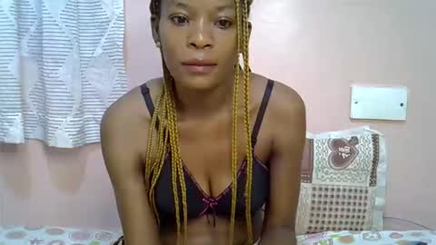 faizah_ online show from 03/25/26, 12:27