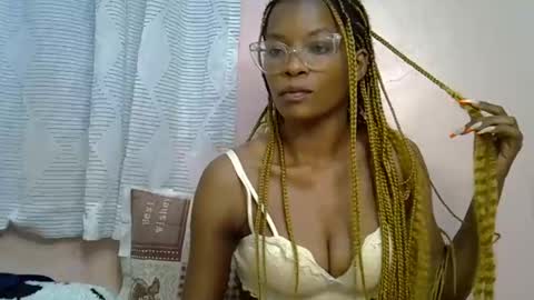 faizah_ online show from 04/01/26, 01:41