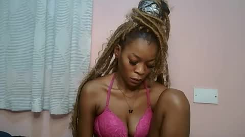 faizah_ online show from 05/16/26, 12:29