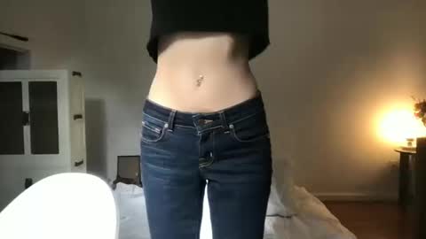 Snapshot of fakenshitsis chatting on 10/18/25, 06:52 Haydee online show from 10/18/25, 06:52