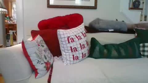 Snapshot of falconbator8 chatting on 12/25/24, 12:26 falconbator8 online show from 12/25/24, 12:26