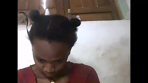 falielyse online show from 10/23/25, 08:46