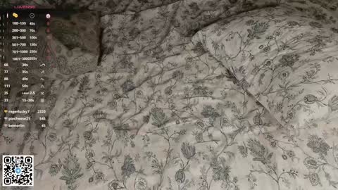 Snapshot of falinegelling chatting on 01/18/25, 07:17 Emilia online show from 01/18/25, 07:17