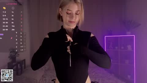 Snapshot of falinegelling chatting on 02/01/25, 04:24 Emilia online show from 02/01/25, 04:24