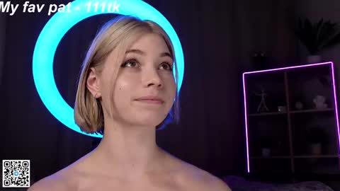 Snapshot of falinegelling chatting on 02/01/25, 01:30 Emilia online show from 02/01/25, 01:30