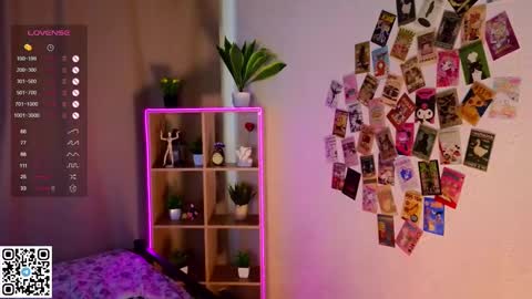 Snapshot of falinegelling chatting on 02/16/25, 10:21 Emilia online show from 02/16/25, 10:21