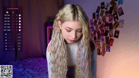 Snapshot of falinegelling chatting on 02/19/25, 04:12 Emilia online show from 02/19/25, 04:12