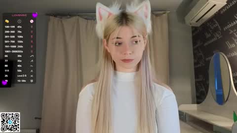 Snapshot of falinegelling chatting on 02/26/25, 04:14 Emilia online show from 02/26/25, 04:14