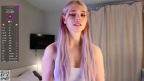 Snapshot of falinegelling chatting on 03/03/25, 04:03 Emilia online show from 03/03/25, 04:03