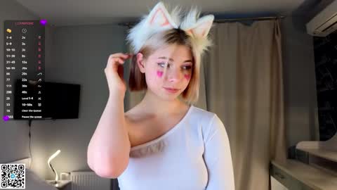 Snapshot of falinegelling chatting on 03/05/25, 10:22 Emilia online show from 03/05/25, 10:22