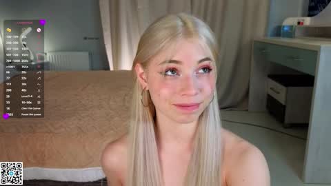 Snapshot of falinegelling chatting on 03/11/25, 07:15 Emilia online show from 03/11/25, 07:15