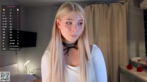 Snapshot of falinegelling chatting on 03/12/25, 10:16 Emilia online show from 03/12/25, 10:16