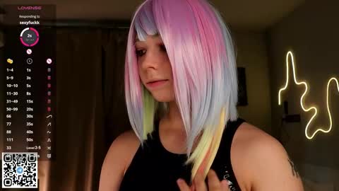 Snapshot of falinegelling chatting on 09/26/25, 04:16 Emilia online show from 09/26/25, 04:16