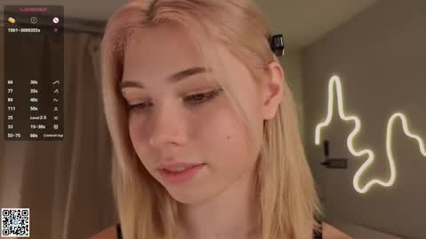 Snapshot of falinegelling chatting on 10/25/25, 04:20 Emilia online show from 10/25/25, 04:20