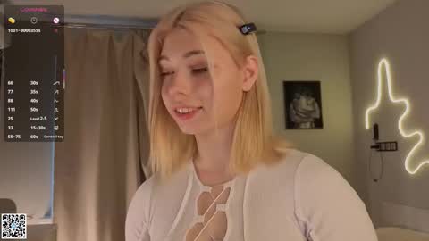 Snapshot of falinegelling chatting on 10/30/25, 04:14 Emilia online show from 10/30/25, 04:14