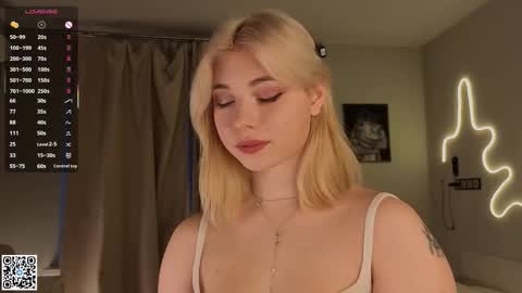 Snapshot of falinegelling chatting on 11/02/25, 04:26 Emilia online show from 11/02/25, 04:26