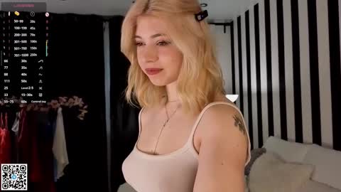 Snapshot of falinegelling chatting on 11/04/25, 04:33 Emilia online show from 11/04/25, 04:33