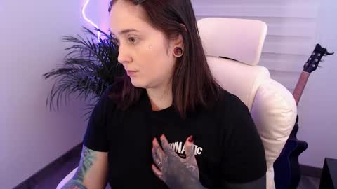 Snapshot of fallenag__ chatting on 12/02/25, 01:00 OF fallenag 1 online show from 12/02/25, 01:00