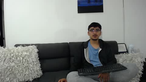 Snapshot of fallgays chatting on 12/02/24, 01:47 FallGays online show from 12/02/24, 01:47