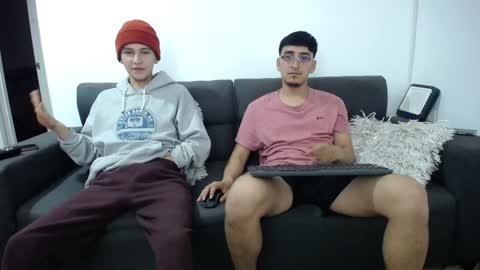 Snapshot of fallgays chatting on 12/15/24, 03:45 FallGays online show from 12/15/24, 03:45