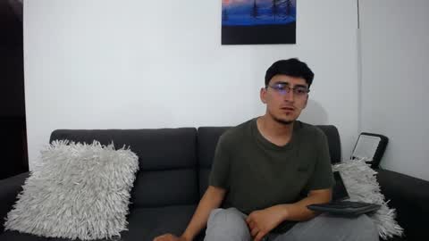 Snapshot of fallgays chatting on 12/19/24, 01:50 FallGays online show from 12/19/24, 01:50