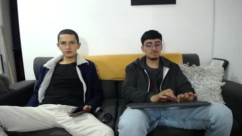 Snapshot of fallgays chatting on 12/22/24, 01:23 FallGays online show from 12/22/24, 01:23