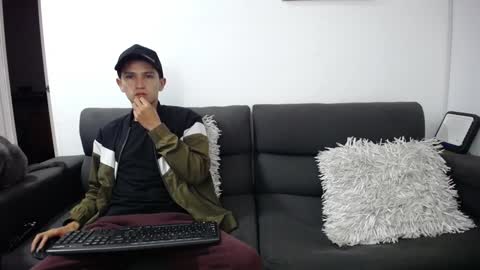 Snapshot of fallgays chatting on 01/29/25, 02:19 FallGays online show from 01/29/25, 02:19