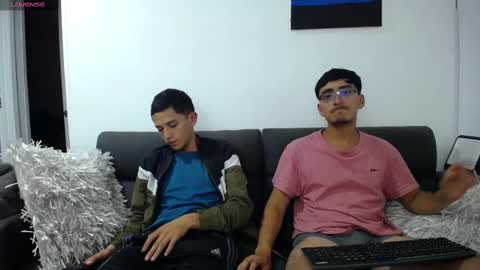 Snapshot of fallgays chatting on 02/15/25, 01:42 FallGays online show from 02/15/25, 01:42