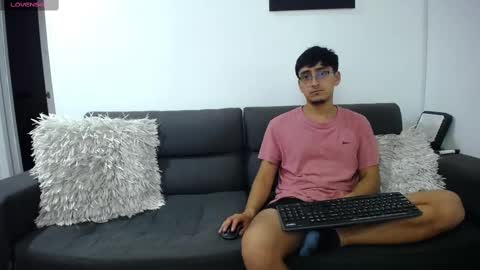 Snapshot of fallgays chatting on 03/04/25, 01:23 FallGays online show from 03/04/25, 01:23