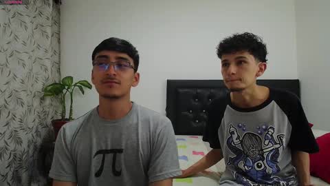 Snapshot of fallgays chatting on 09/17/25, 11:28 FallGays online show from 09/17/25, 11:28