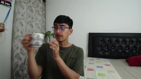 Snapshot of fallgays chatting on 09/18/25, 11:51 FallGays online show from 09/18/25, 11:51