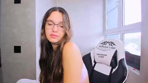 Snapshot of fancy_bunny chatting on 09/16/25, 05:52 fancy bunny online show from 09/16/25, 05:52