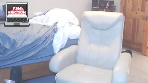 Snapshot of fanfriction chatting on 02/20/25, 06:39 Fan Friction online show from 02/20/25, 06:39