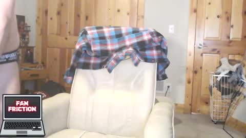 Snapshot of fanfriction chatting on 02/27/25, 05:24 Fan Friction online show from 02/27/25, 05:24