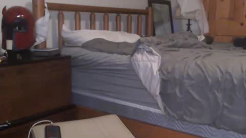 Snapshot of fanfriction chatting on 10/09/25, 07:28 Fan Friction online show from 10/09/25, 07:28