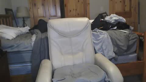 Snapshot of fanfriction chatting on 10/20/25, 06:30 Fan Friction online show from 10/20/25, 06:30