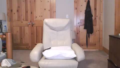 Snapshot of fanfriction chatting on 10/31/25, 08:15 Fan Friction online show from 10/31/25, 08:15