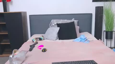 Fannie online show from 09/24/25, 05:00