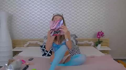 Snapshot of fannie_roberts chatting on 03/31/26, 04:02 Fannie online show from 03/31/26, 04:02