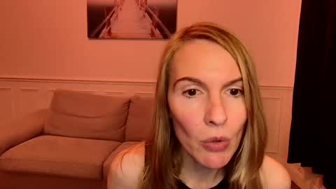 Snapshot of fanny_posy chatting on 12/05/24, 06:33 Fanny online show from 12/05/24, 06:33