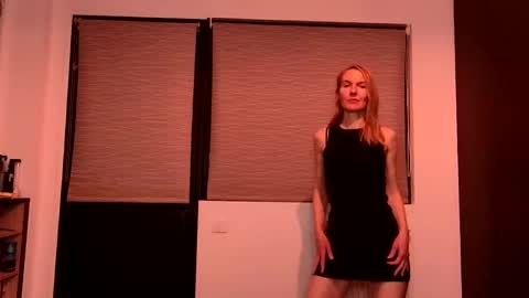 Snapshot of fanny_posy chatting on 12/13/24, 05:00 Fanny online show from 12/13/24, 05:00