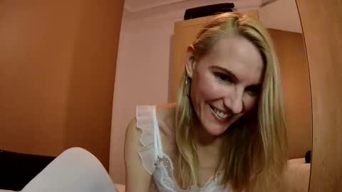 Snapshot of fanny_posy chatting on 12/25/24, 12:16 Fanny online show from 12/25/24, 12:16